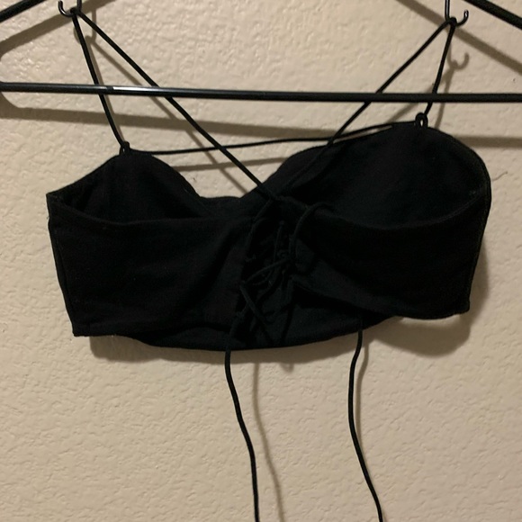 Backless crop top - Picture 2 of 3